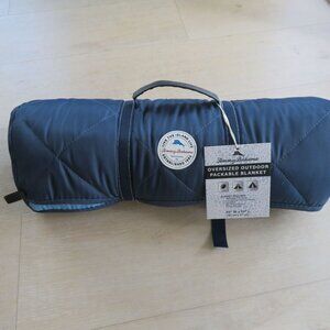Tommy Bahama Outdoor Blanket INV01012 Portable Waterproof Navy NEW